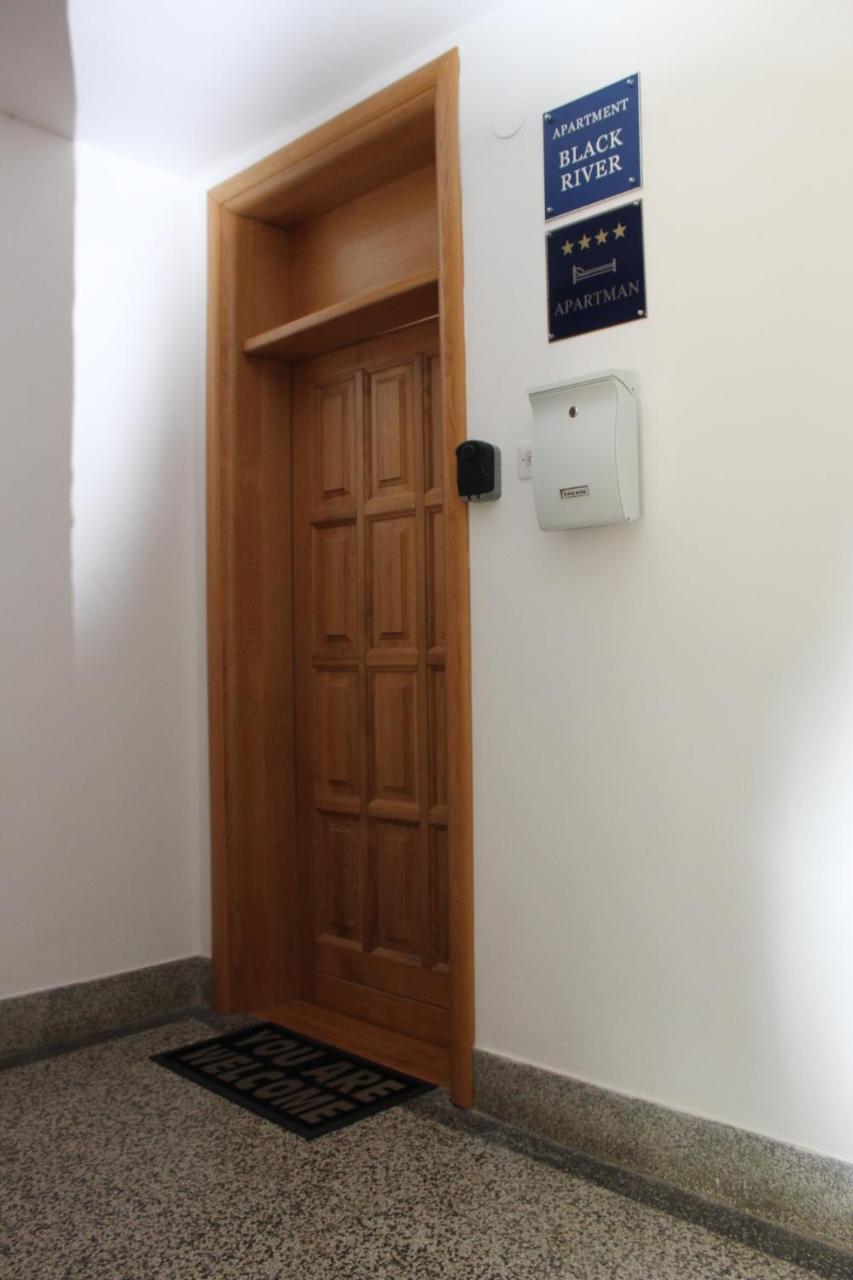 Apartman Black River พลิตวิชกา เยเซรา ภายนอก รูปภาพ
